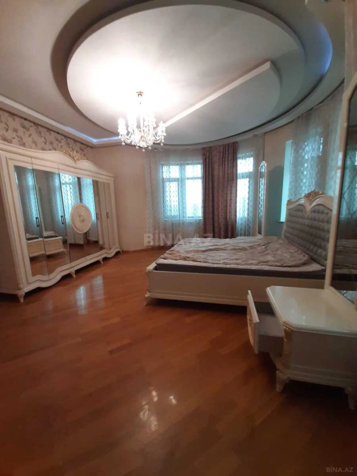 Kirayə verilir 10 otaqlı həyət evi 800 m²