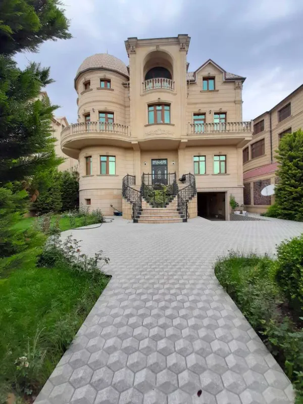 Kirayə verilir 10 otaqlı həyət evi 800 m²