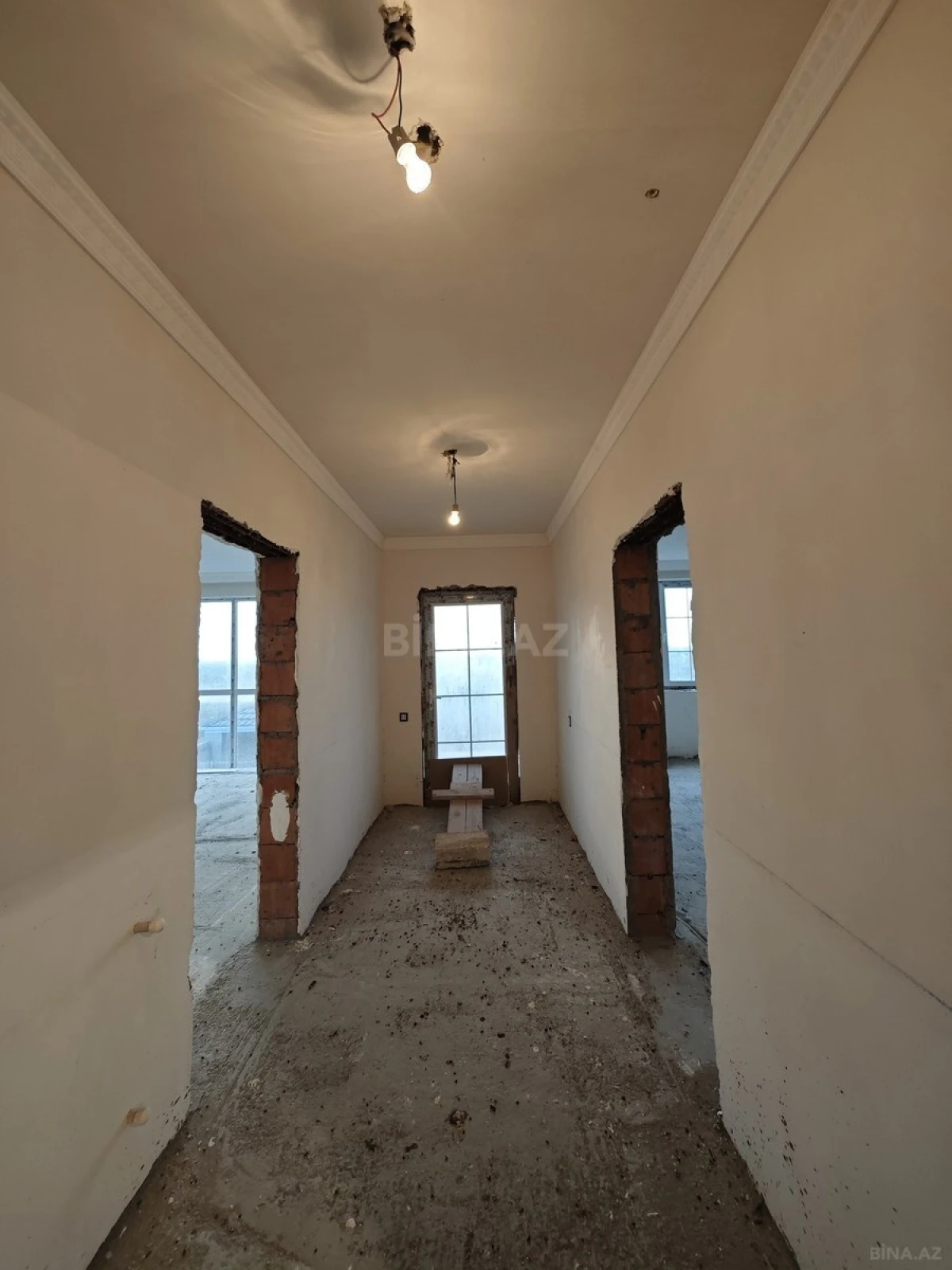 Satılır 4 otaqlı həyət evi 180 m²