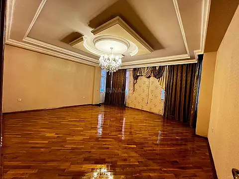 Satılır 4 otaqlı mənzil 180 m² — Bakı 4 otaq 180.00 m²