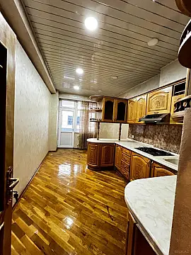 Satılır 4 otaqlı mənzil 180 m²