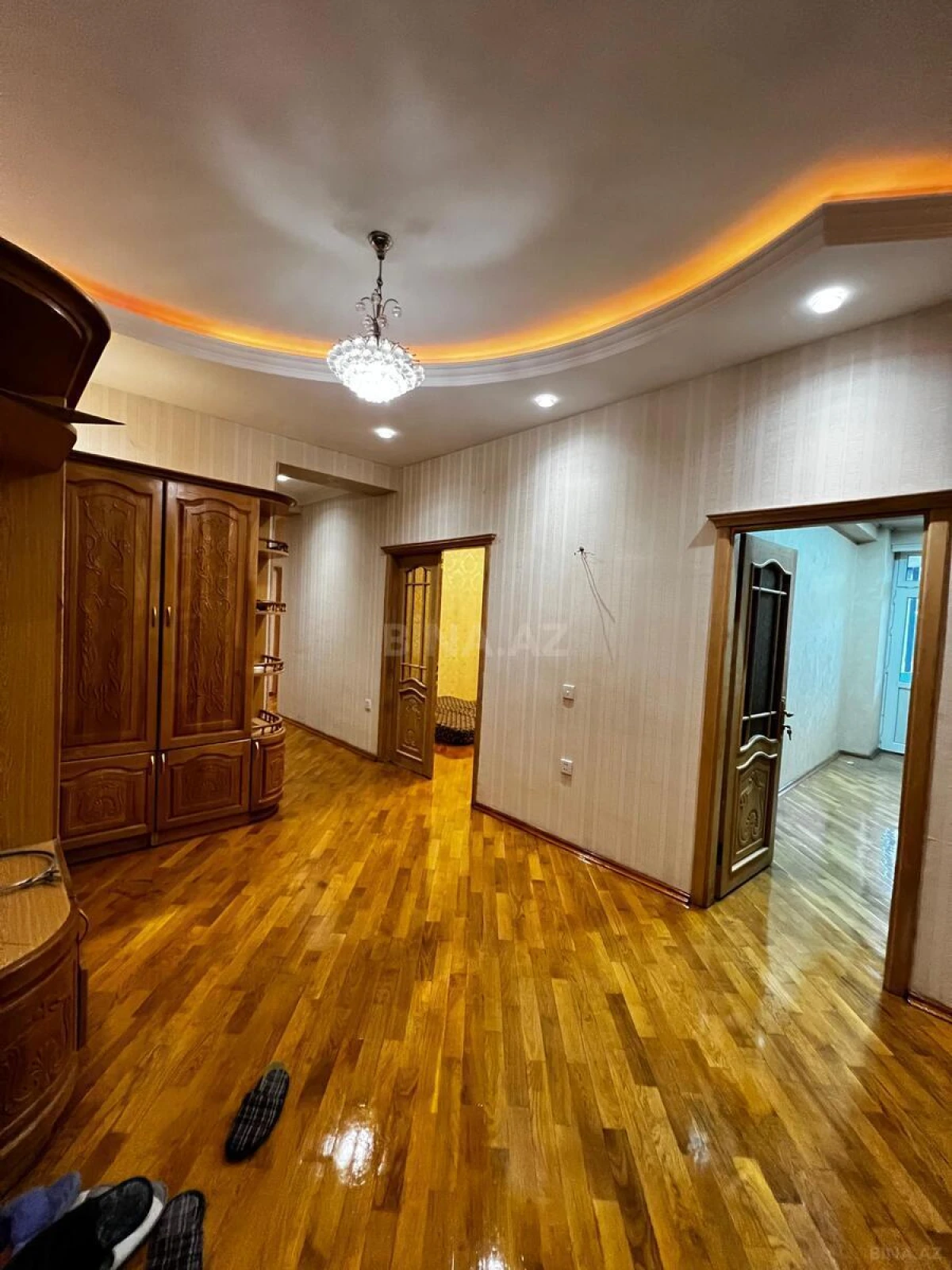 Satılır 4 otaqlı mənzil 180 m²
