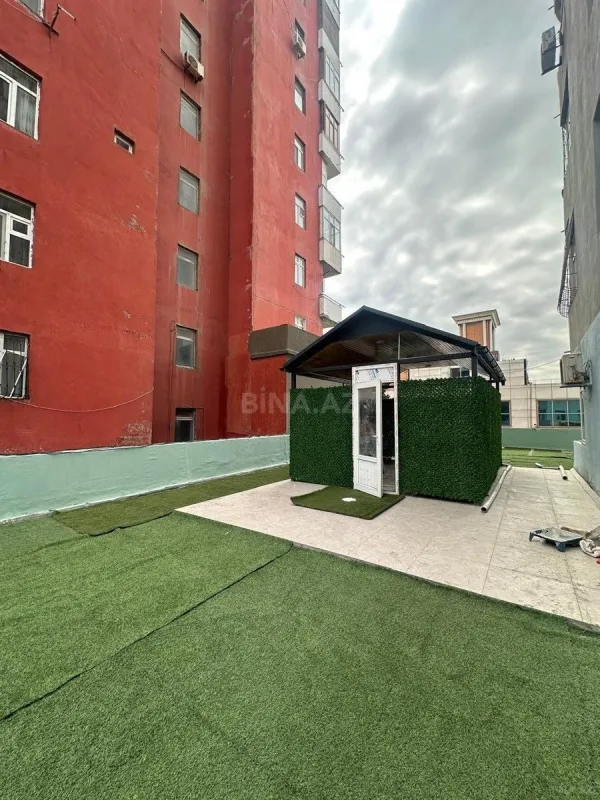 Satılır 4 otaqlı mənzil 180 m²