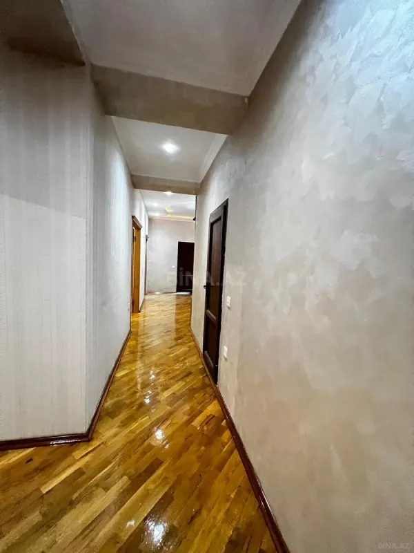 Satılır 4 otaqlı mənzil 180 m²