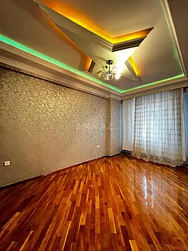 Satılır 4 otaqlı mənzil 180 m²