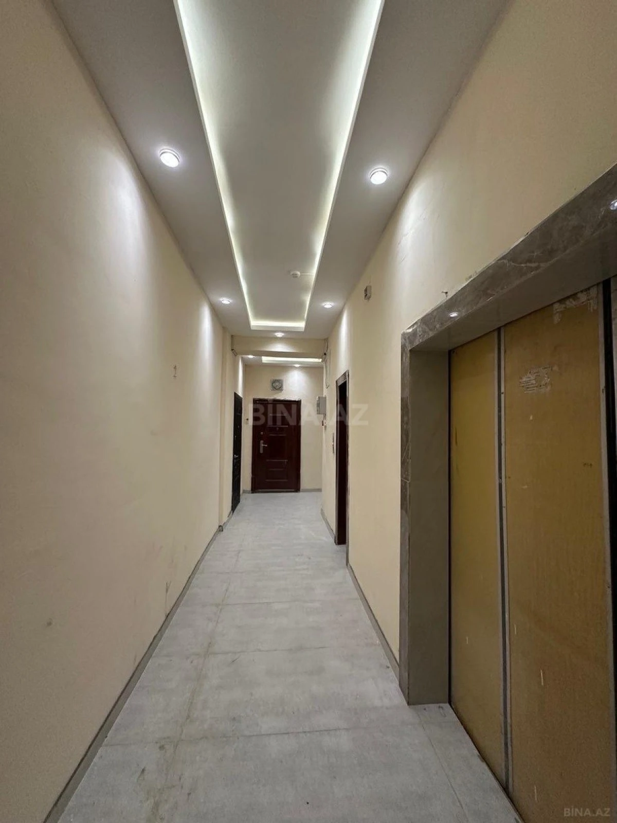 Satılır 4 otaqlı mənzil 180 m²