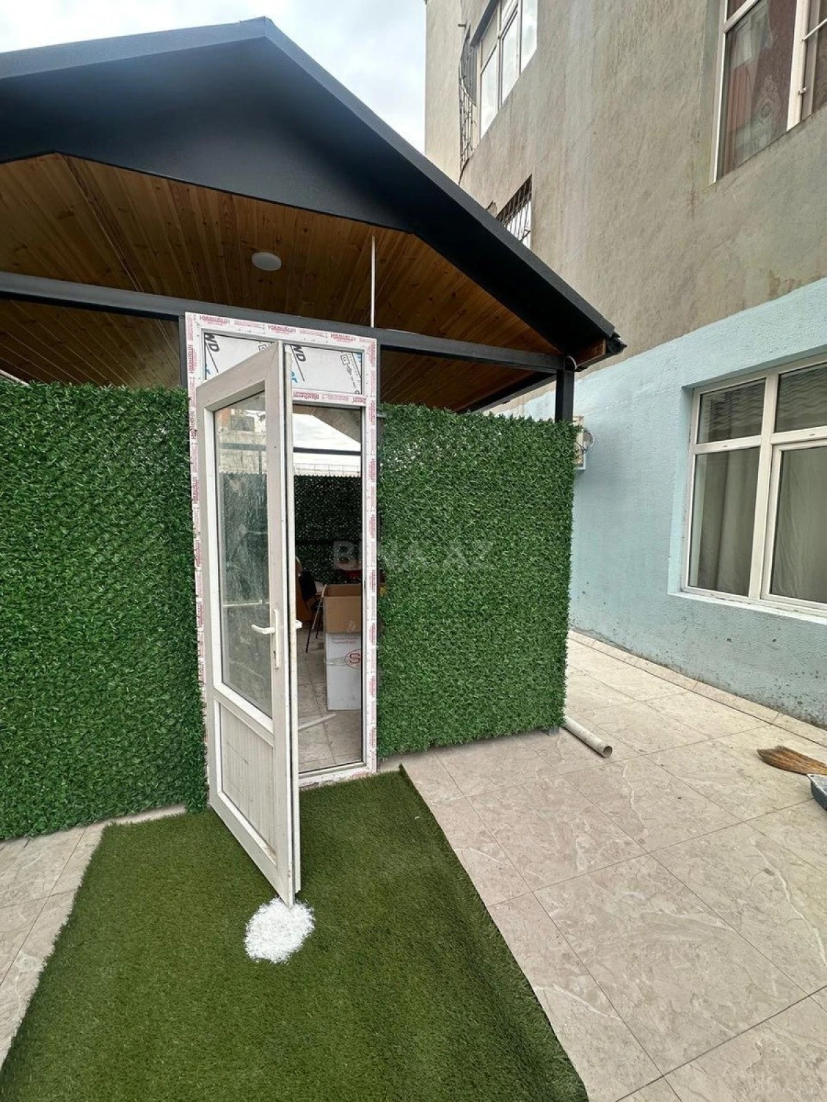 Satılır 4 otaqlı mənzil 180 m²