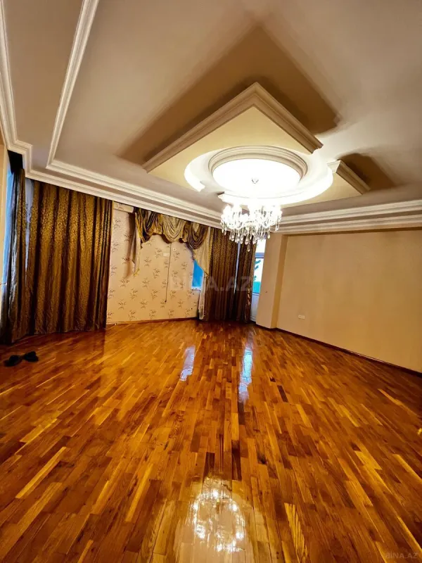 Satılır 4 otaqlı mənzil 180 m²