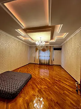 Satılır 4 otaqlı mənzil 180 m²