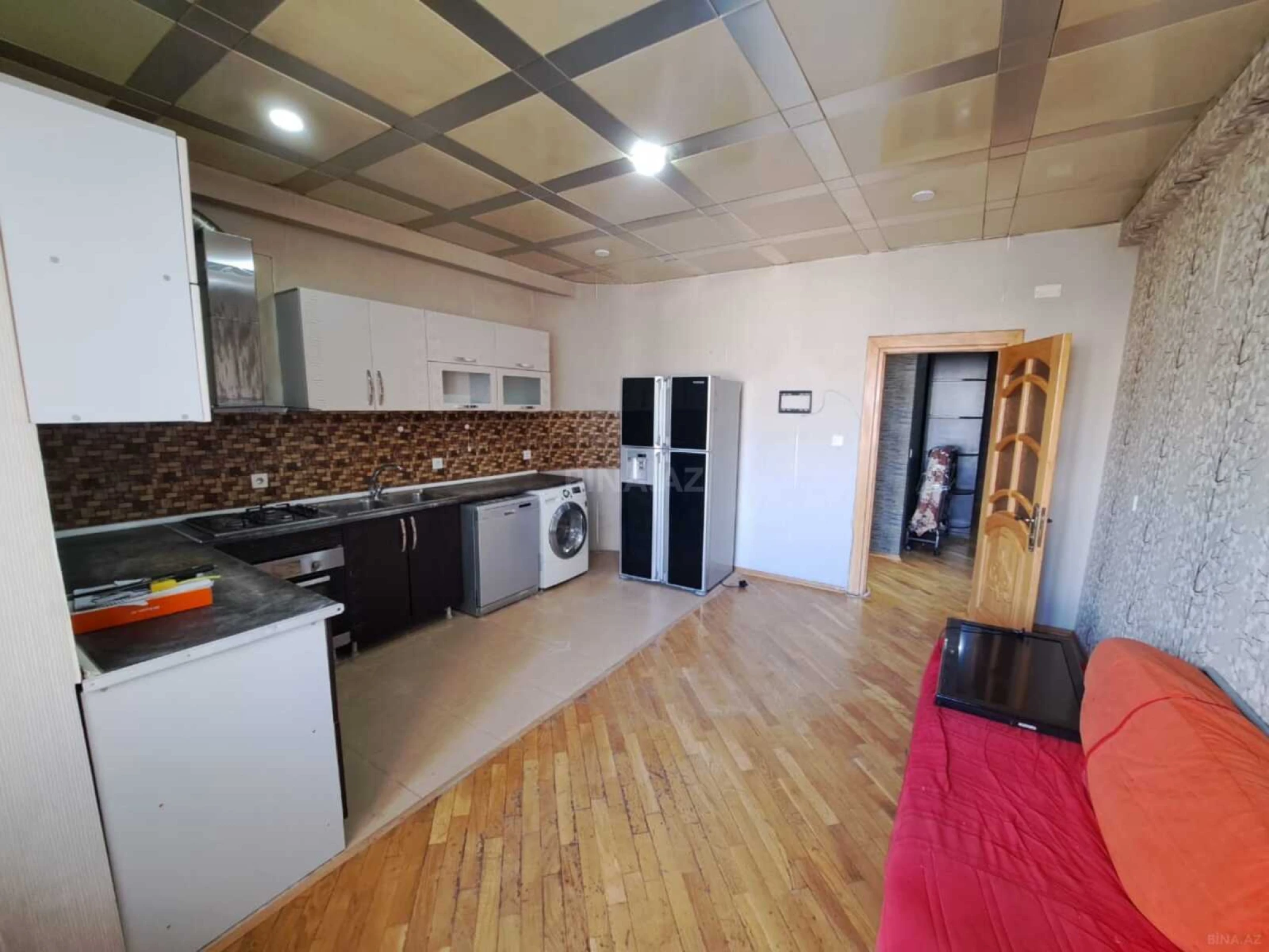 Satılır 3 otaqlı mənzil 135 m²