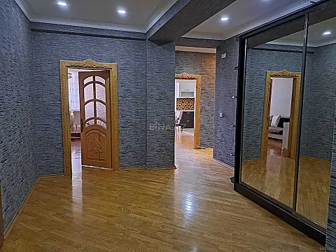 Satılır 3 otaqlı mənzil 135 m²