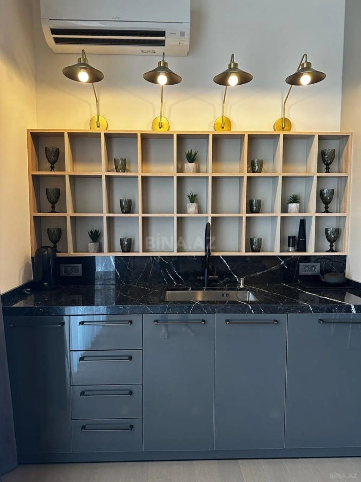 Kirayə verilir 2 otaqlı mənzil 115 m²