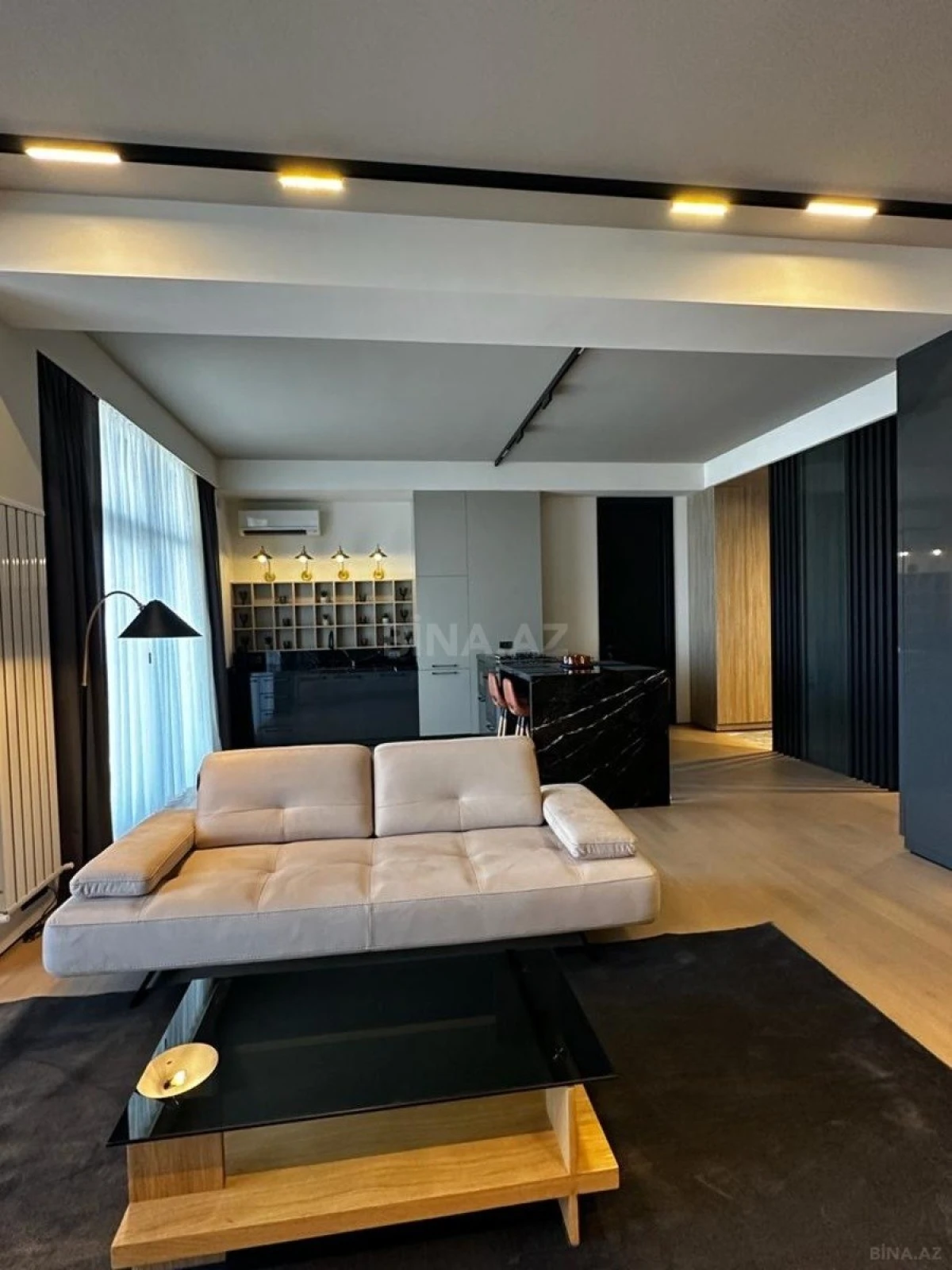 Kirayə verilir 2 otaqlı mənzil 115 m²