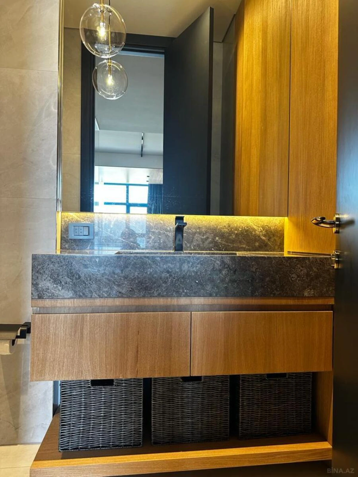 Kirayə verilir 2 otaqlı mənzil 115 m²