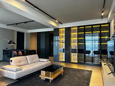 Kirayə verilir 2 otaqlı mənzil 115 m²