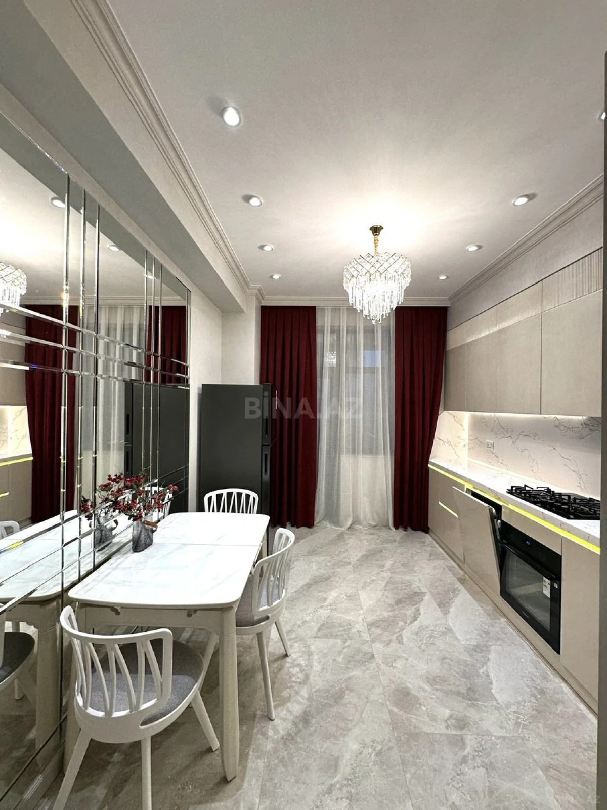 Satılır 3 otaqlı mənzil 113 m²