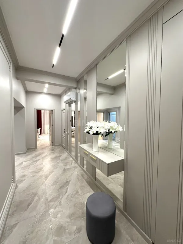 Satılır 3 otaqlı mənzil 113 m²