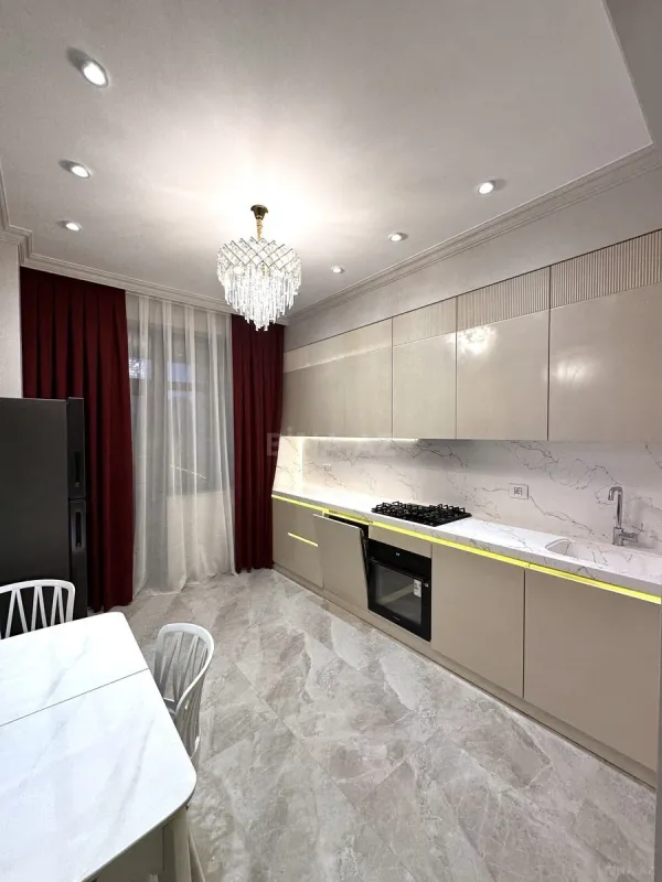 Satılır 3 otaqlı mənzil 113 m²