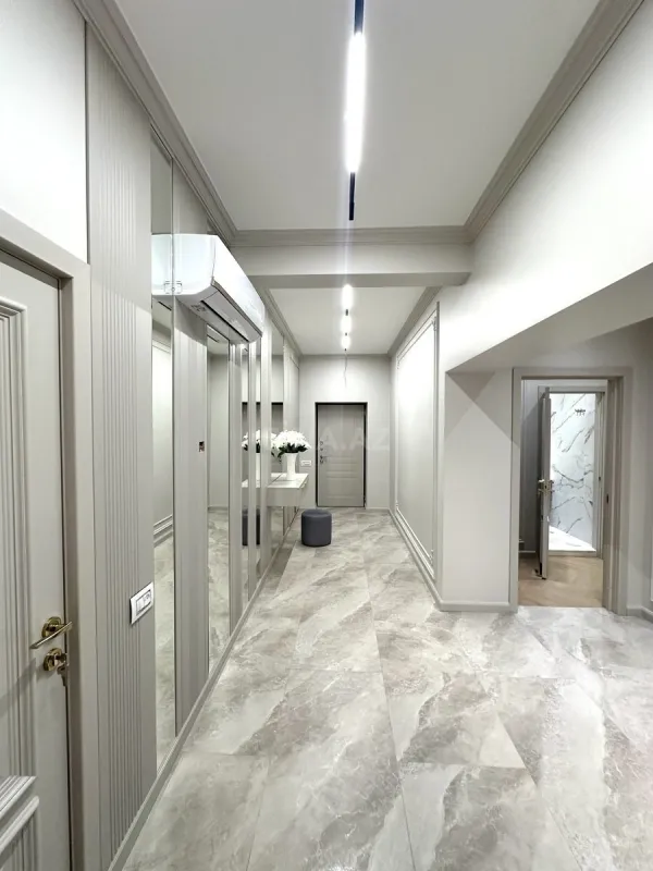 Satılır 3 otaqlı mənzil 113 m²