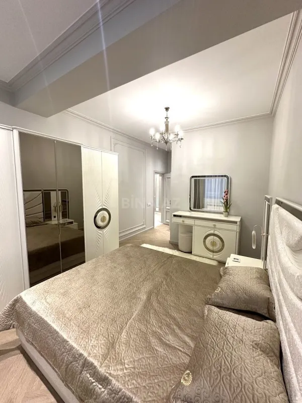 Satılır 3 otaqlı mənzil 113 m²