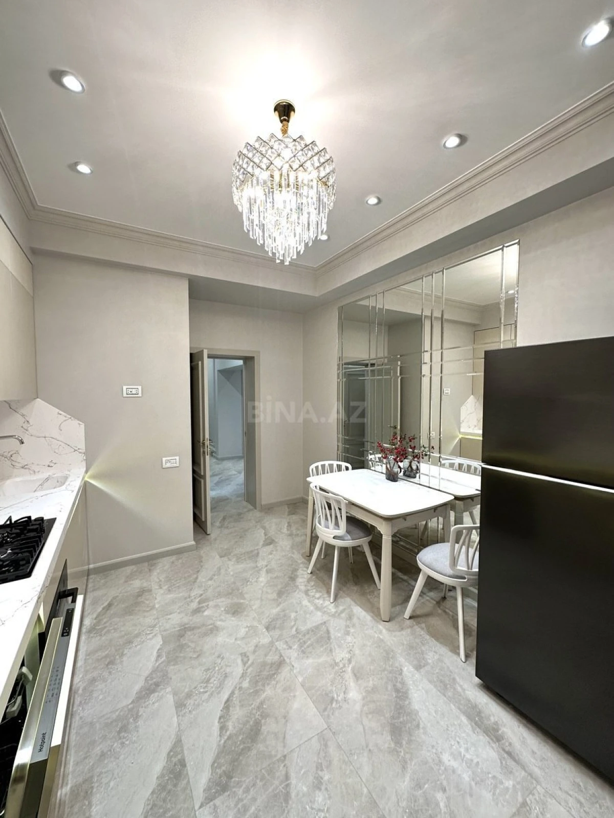 Satılır 3 otaqlı mənzil 113 m²