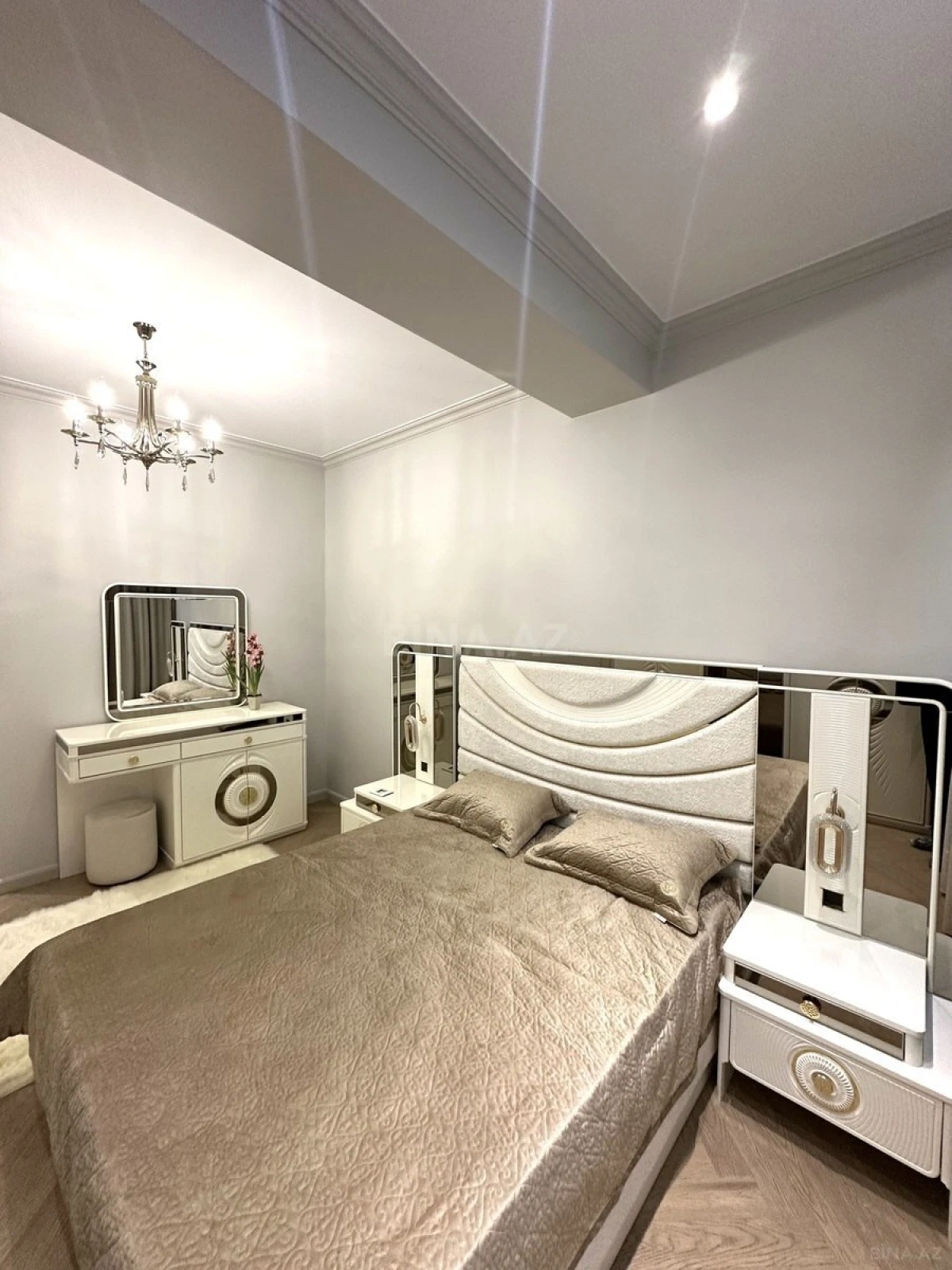 Satılır 3 otaqlı mənzil 113 m²