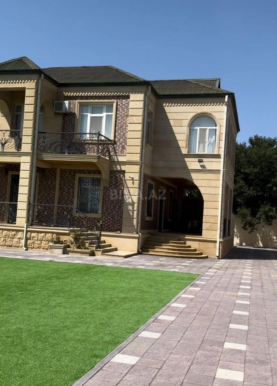 Satılır 7 otaqlı həyət evi 280 m²