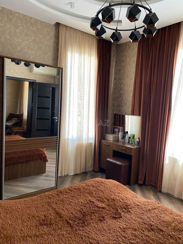 Satılır 7 otaqlı həyət evi 280 m²