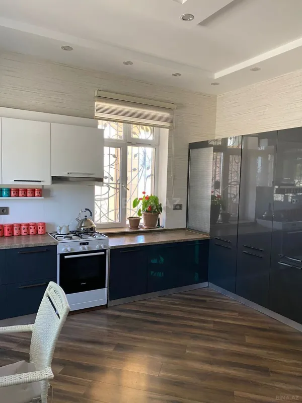 Satılır 7 otaqlı həyət evi 280 m²
