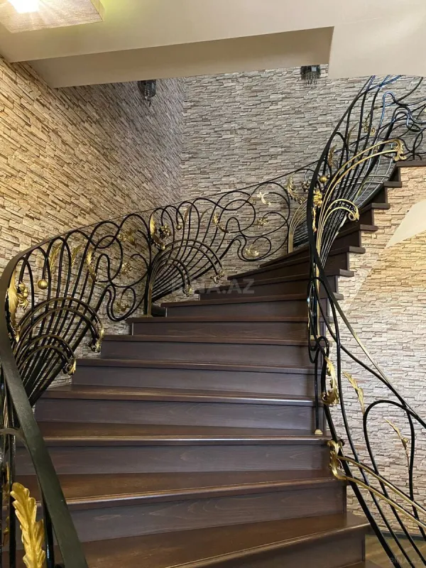 Satılır 7 otaqlı həyət evi 280 m²