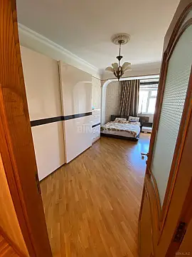 Satılır 3 otaqlı mənzil 165 m²