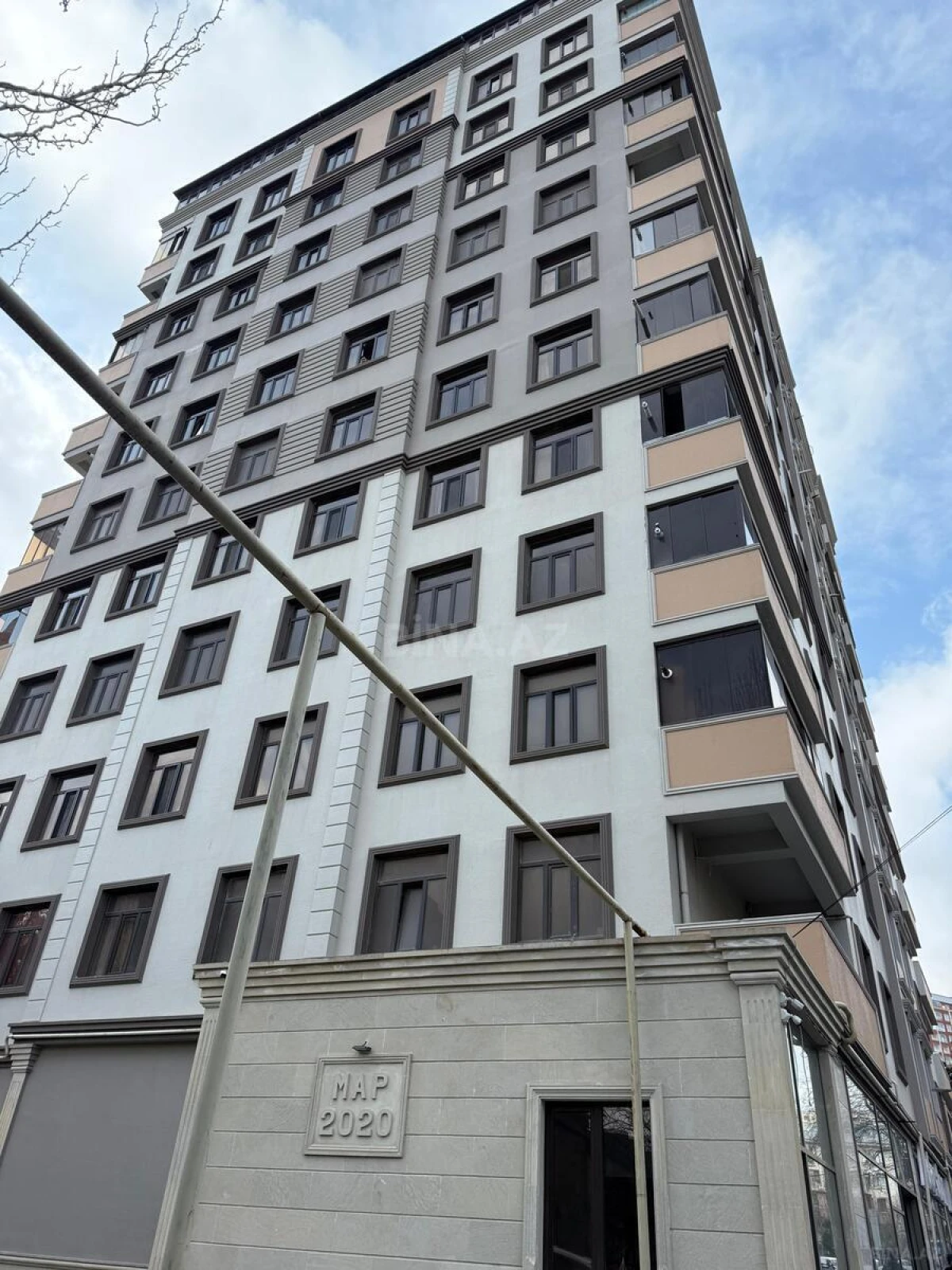 Satılır 4 otaqlı mənzil 144 m²