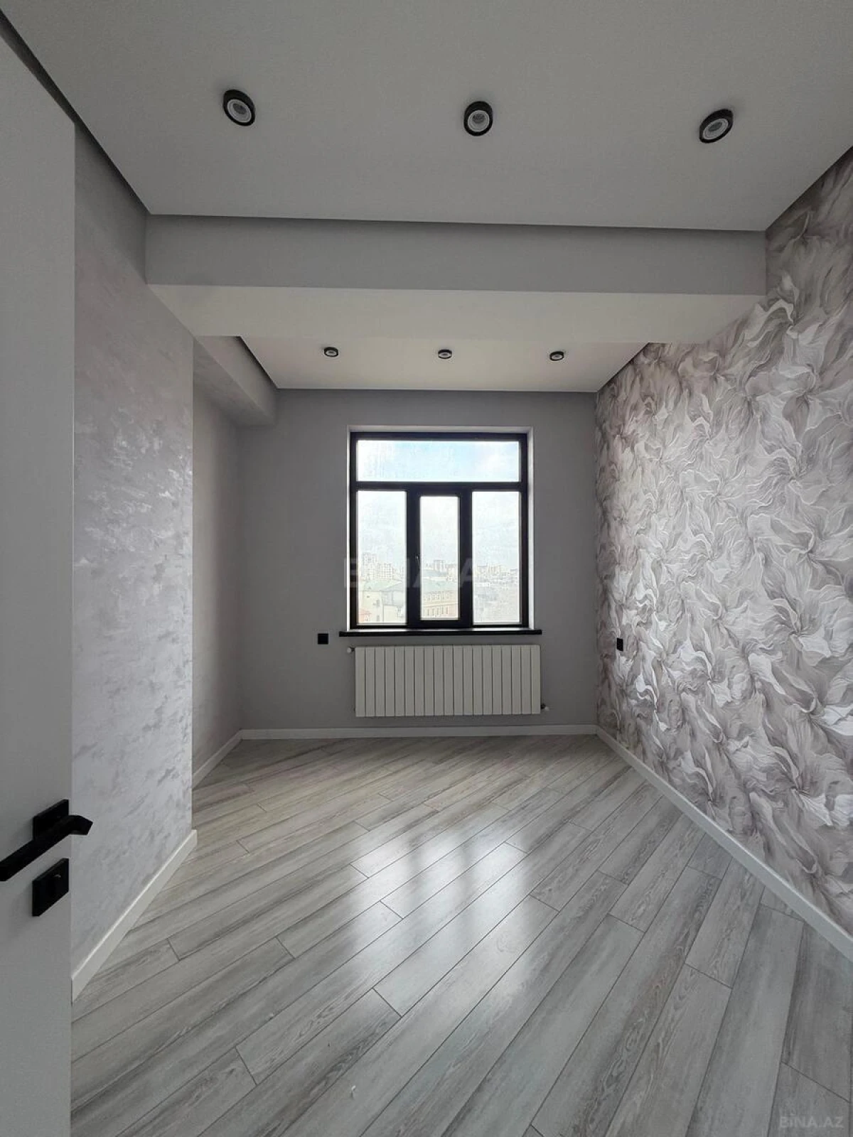 Satılır 4 otaqlı mənzil 144 m²