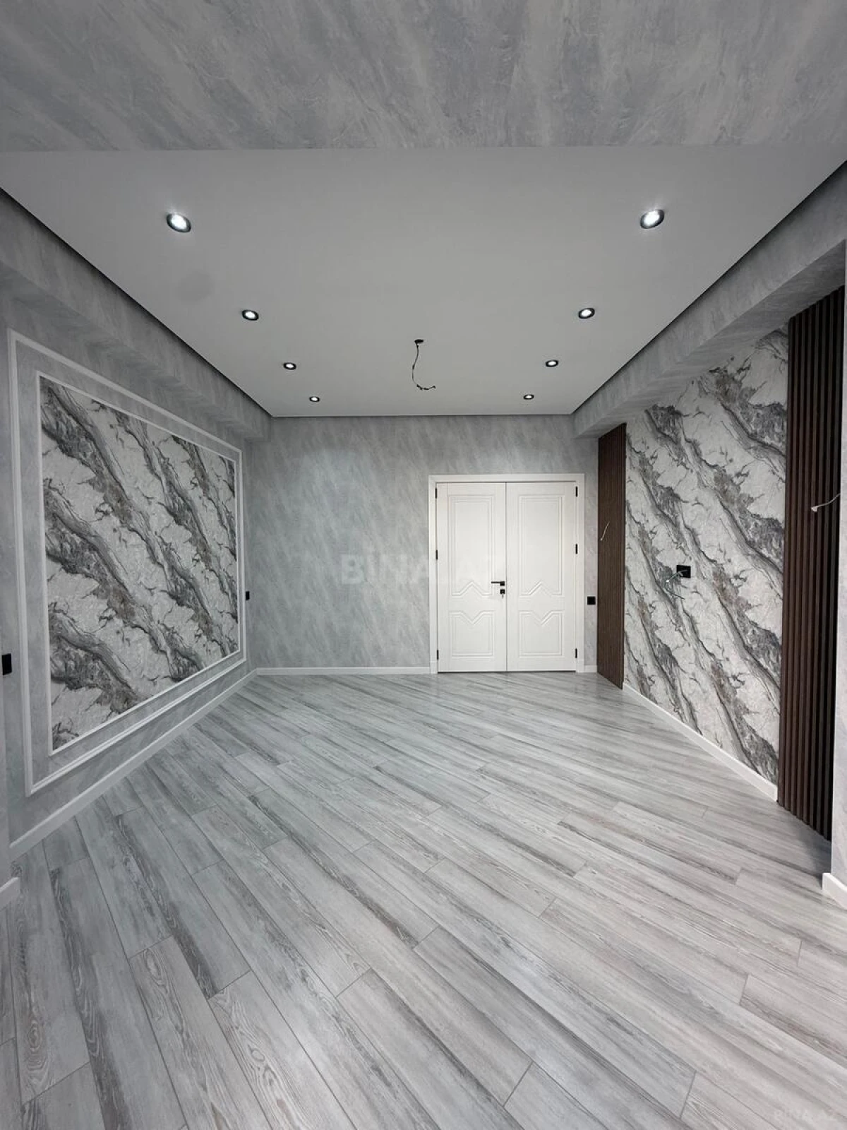 Satılır 4 otaqlı mənzil 144 m²