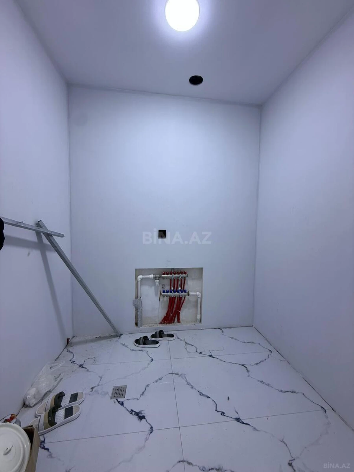 Satılır 4 otaqlı mənzil 144 m²