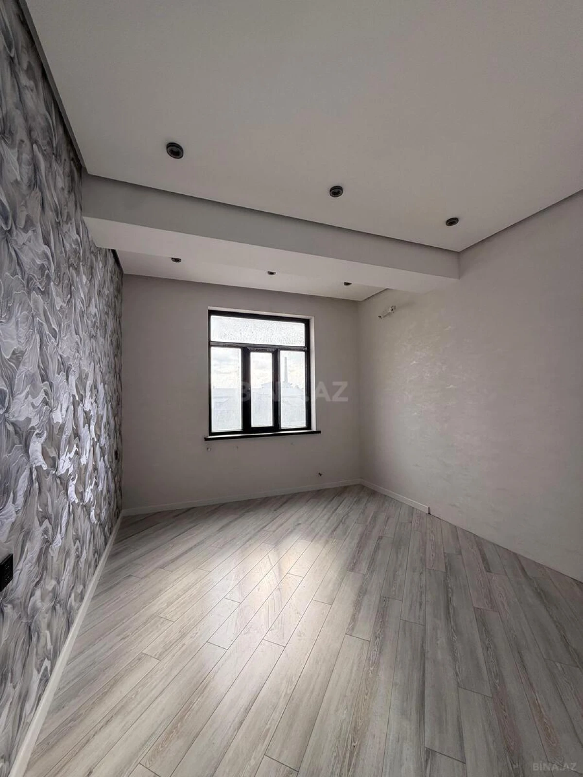 Satılır 4 otaqlı mənzil 144 m²