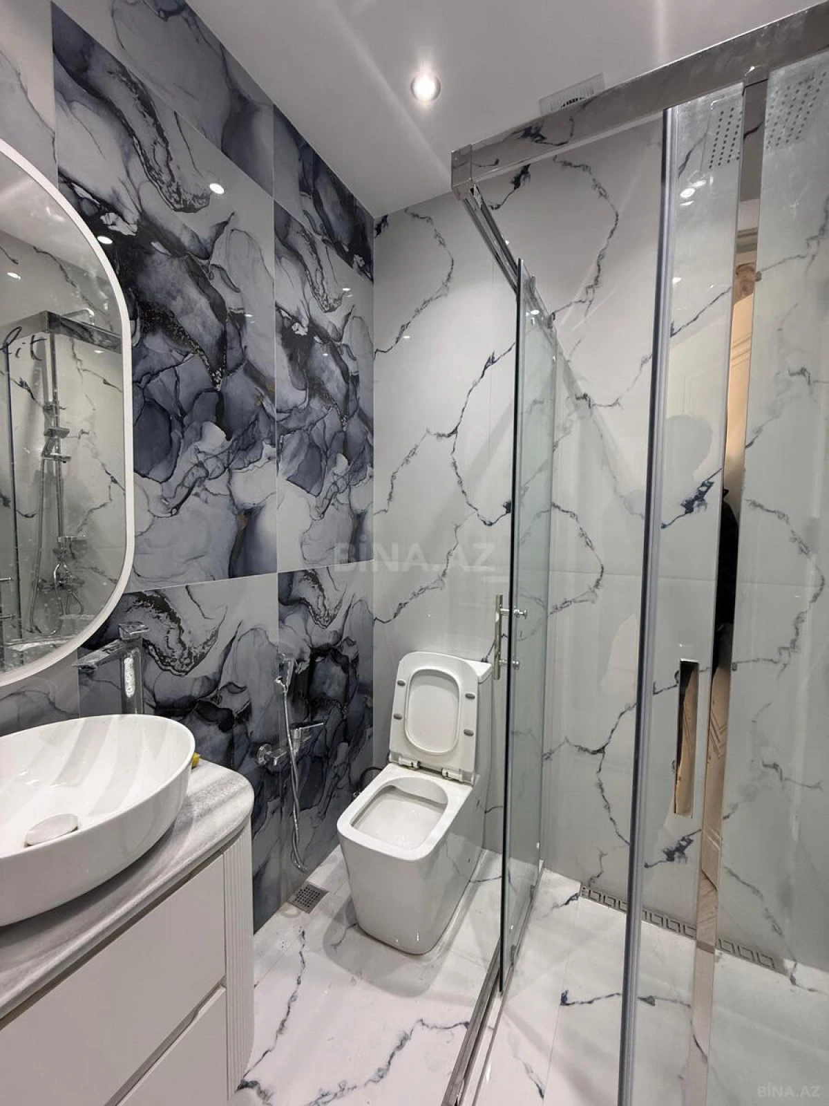 Satılır 4 otaqlı mənzil 144 m²