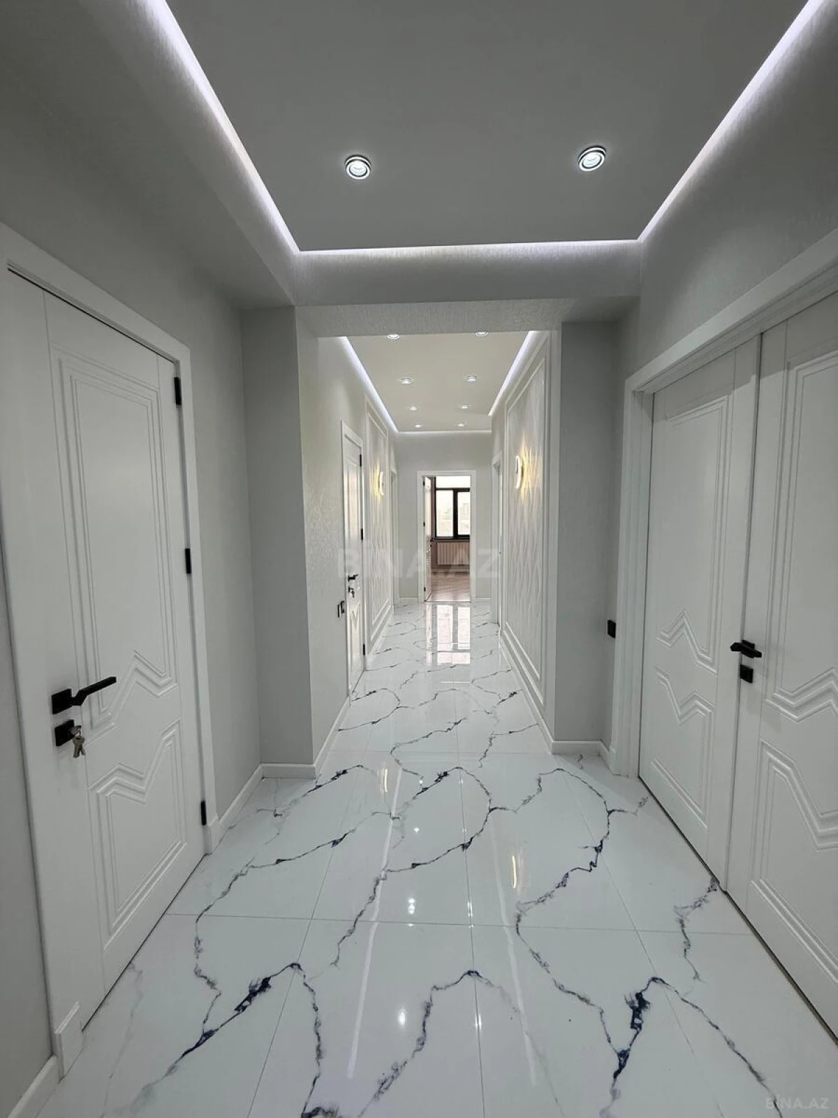 Satılır 4 otaqlı mənzil 144 m²