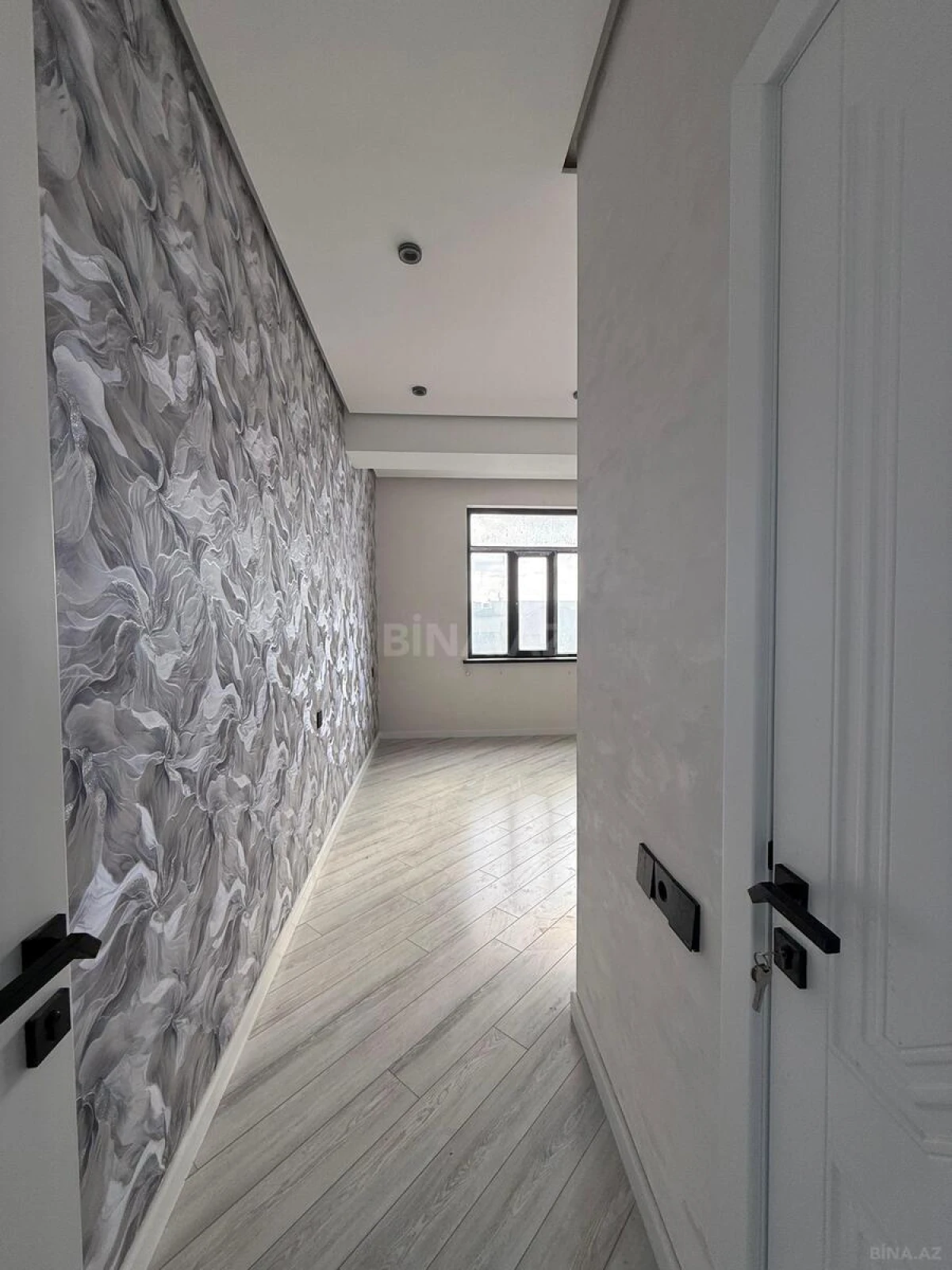 Satılır 4 otaqlı mənzil 144 m²