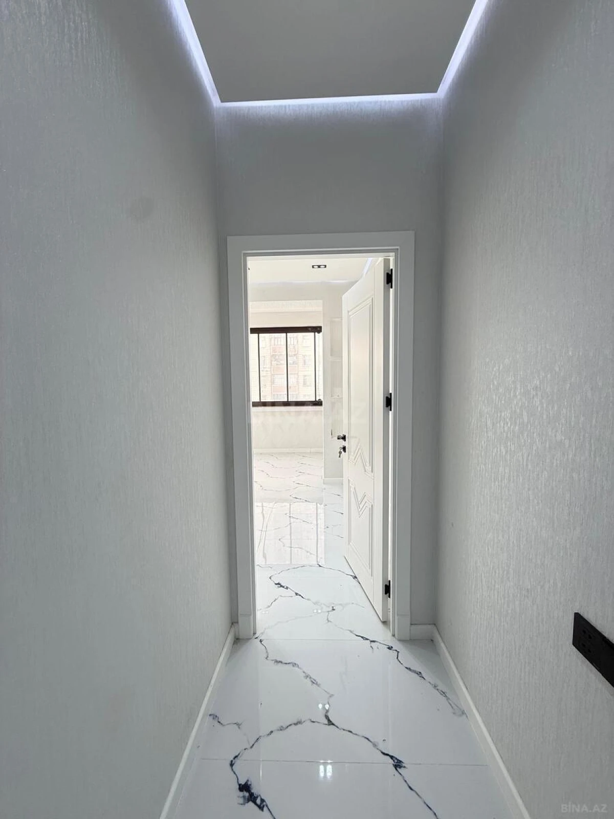 Satılır 4 otaqlı mənzil 144 m²