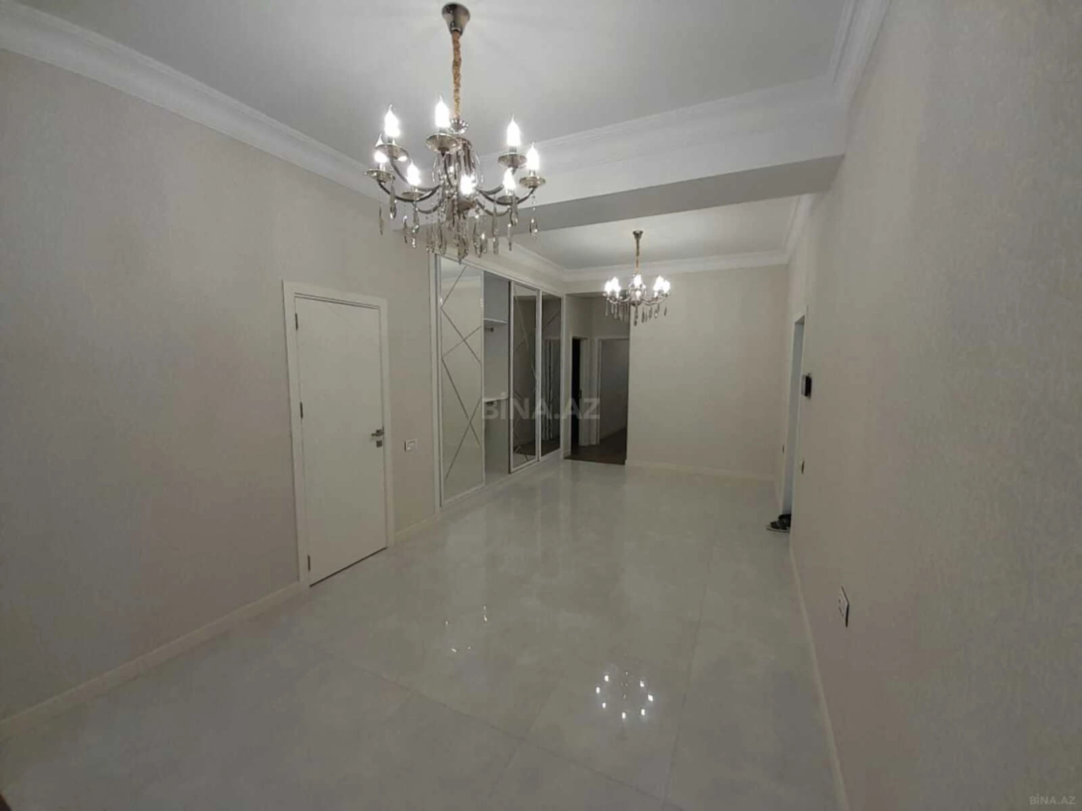 Satılır 3 otaqlı mənzil 172 m²