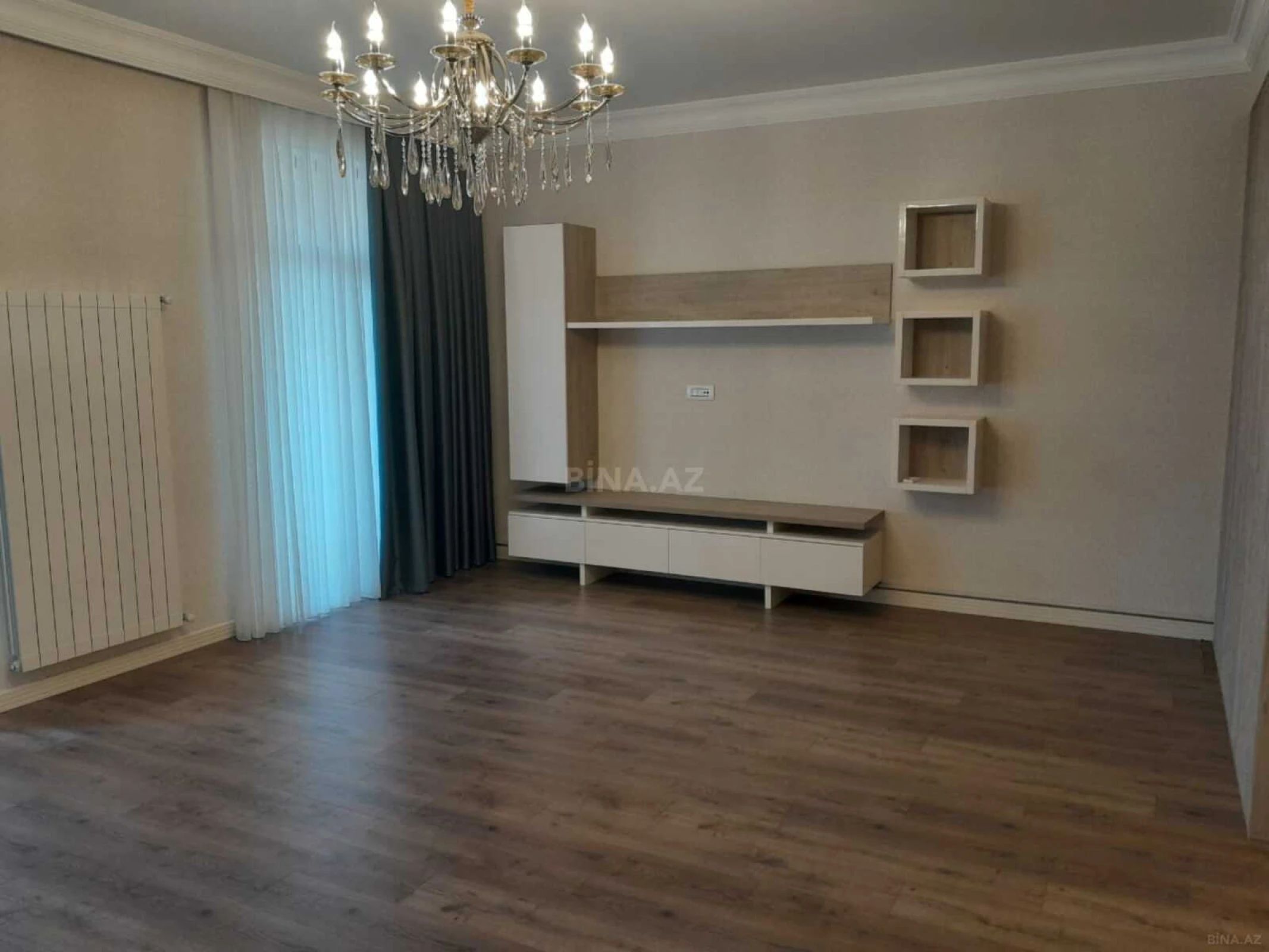 Satılır 3 otaqlı mənzil 172 m²