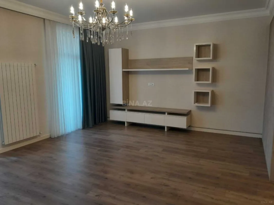 Satılır 3 otaqlı mənzil 172 m²