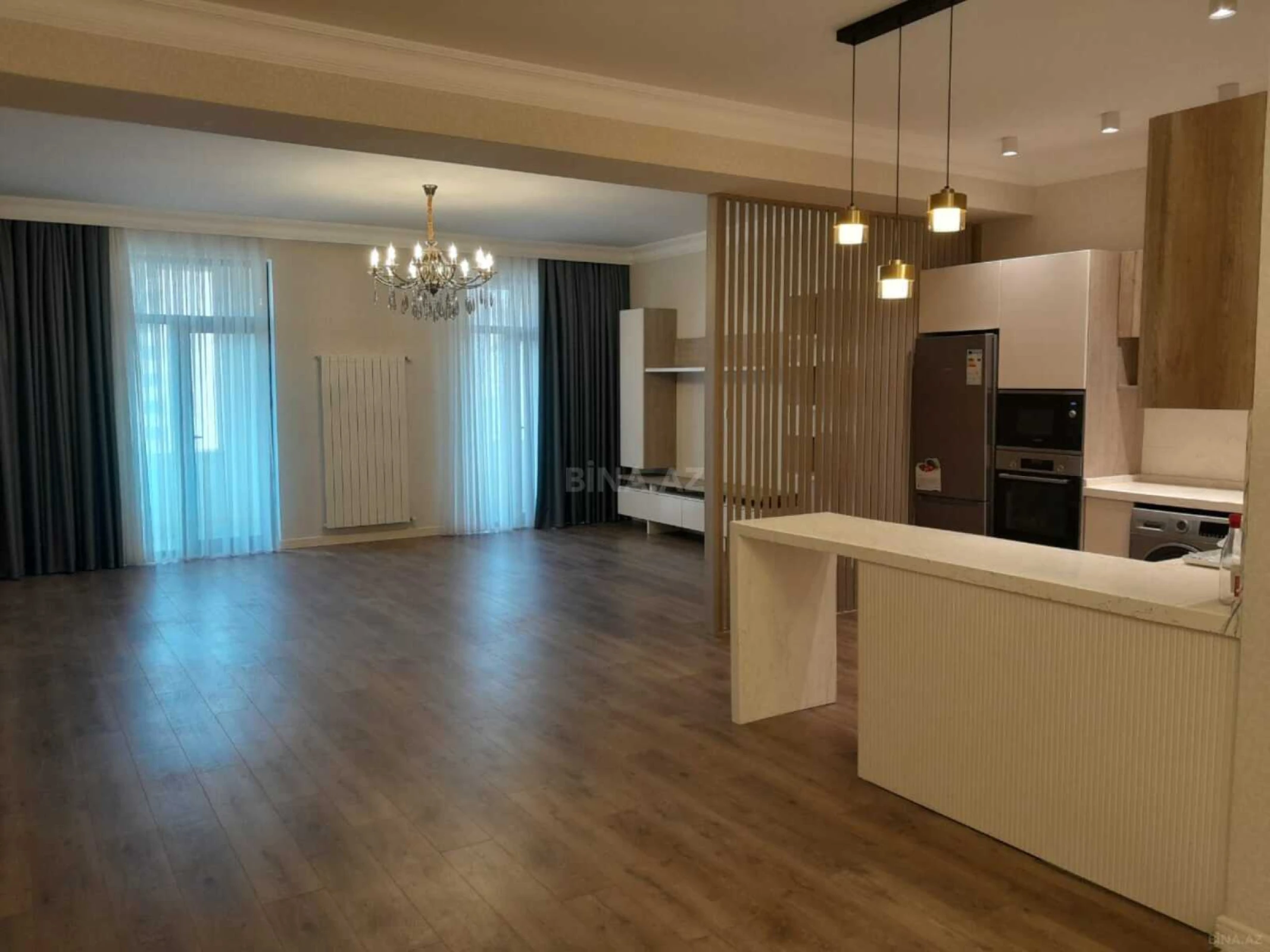Satılır 3 otaqlı mənzil 172 m²