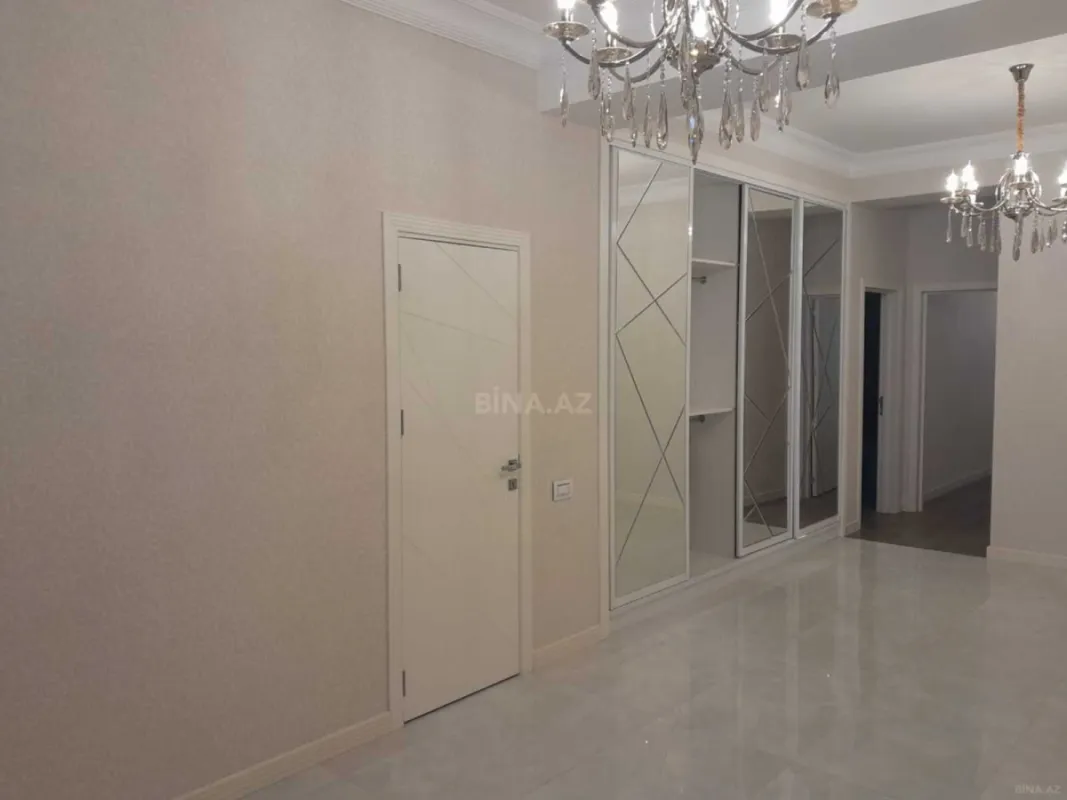 Satılır 3 otaqlı mənzil 172 m²