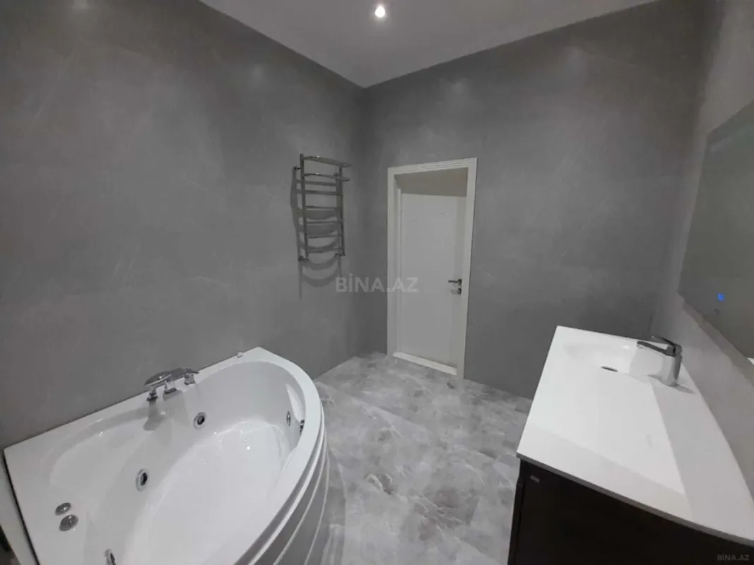 Satılır 3 otaqlı mənzil 172 m²