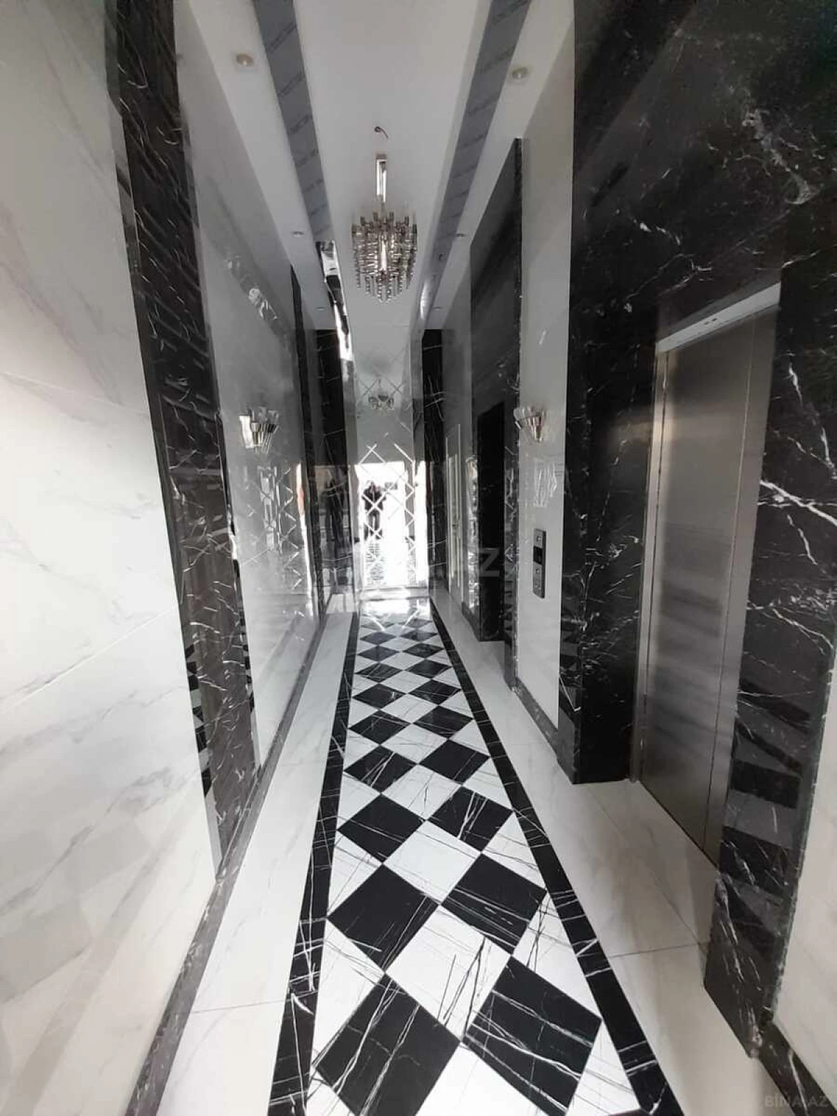 Satılır 3 otaqlı mənzil 172 m²