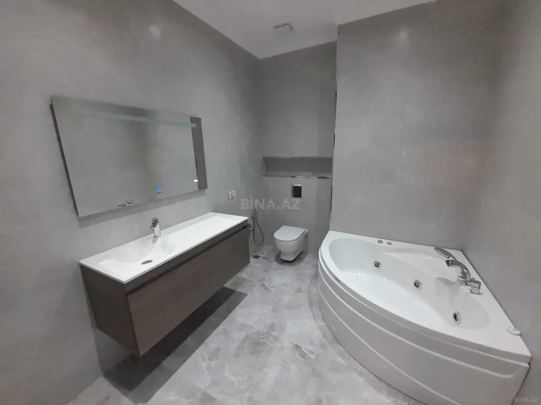 Satılır 3 otaqlı mənzil 172 m²
