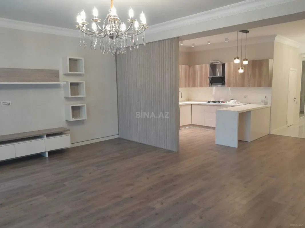 Satılır 3 otaqlı mənzil 172 m²
