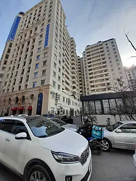 Satılır 3 otaqlı mənzil 172 m²